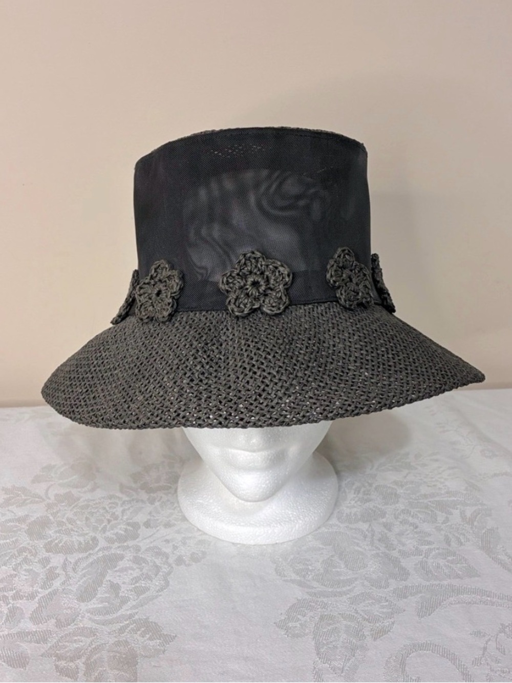 🖤 VTG Heaslip Black Woven Mesh Bucket Sun Hat w/ Raised Crocheted Flowers (M) - Picture 2 of 5